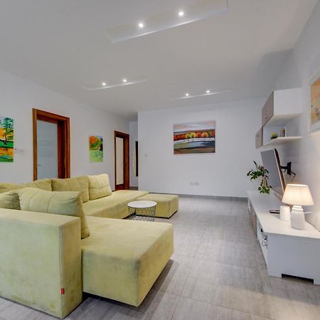 Top Floor Apt With Common Pool Close To All Amenities St. Paul's Bay Exterior photo