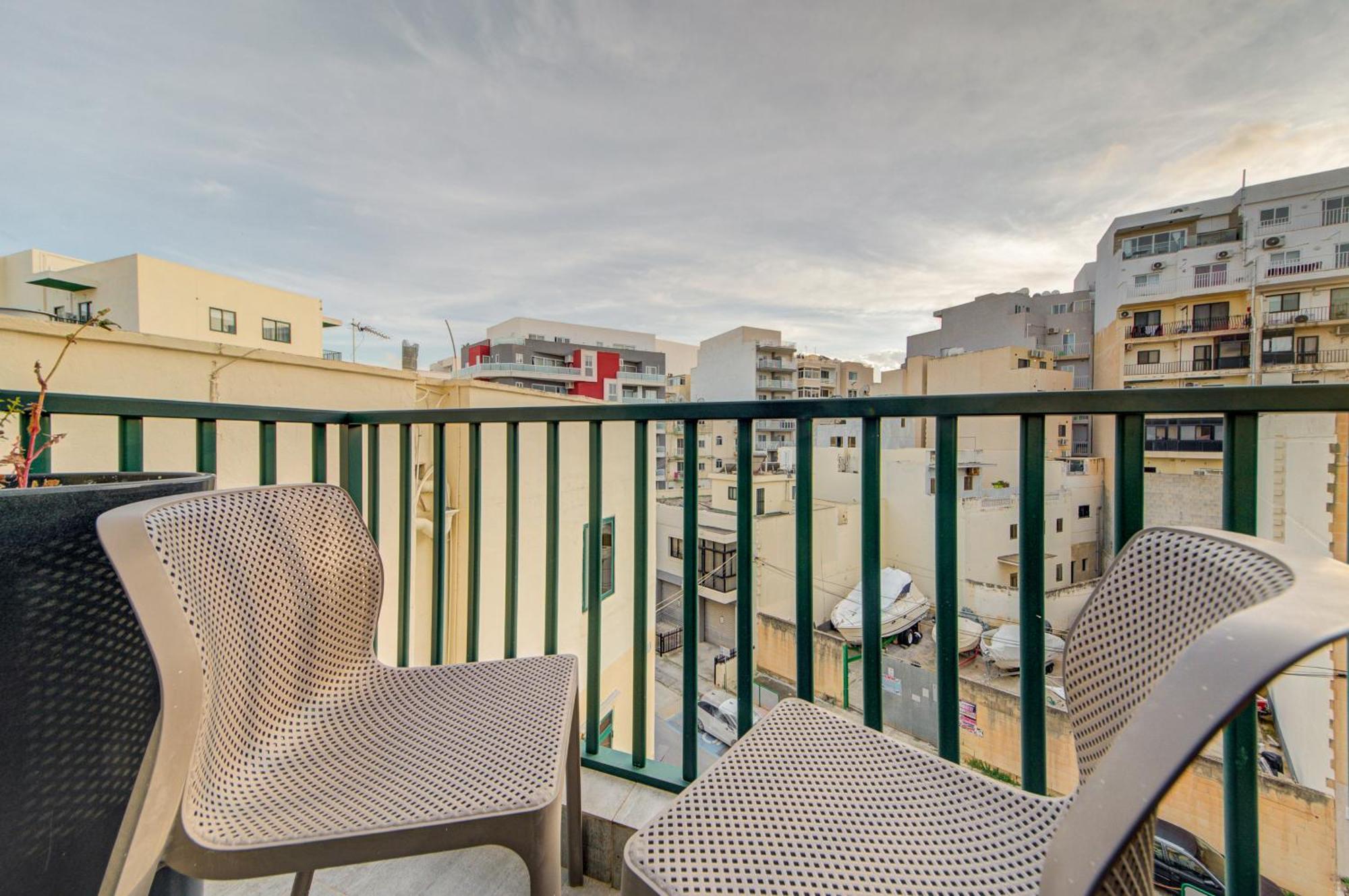Top Floor Apt With Common Pool Close To All Amenities St. Paul's Bay Exterior photo