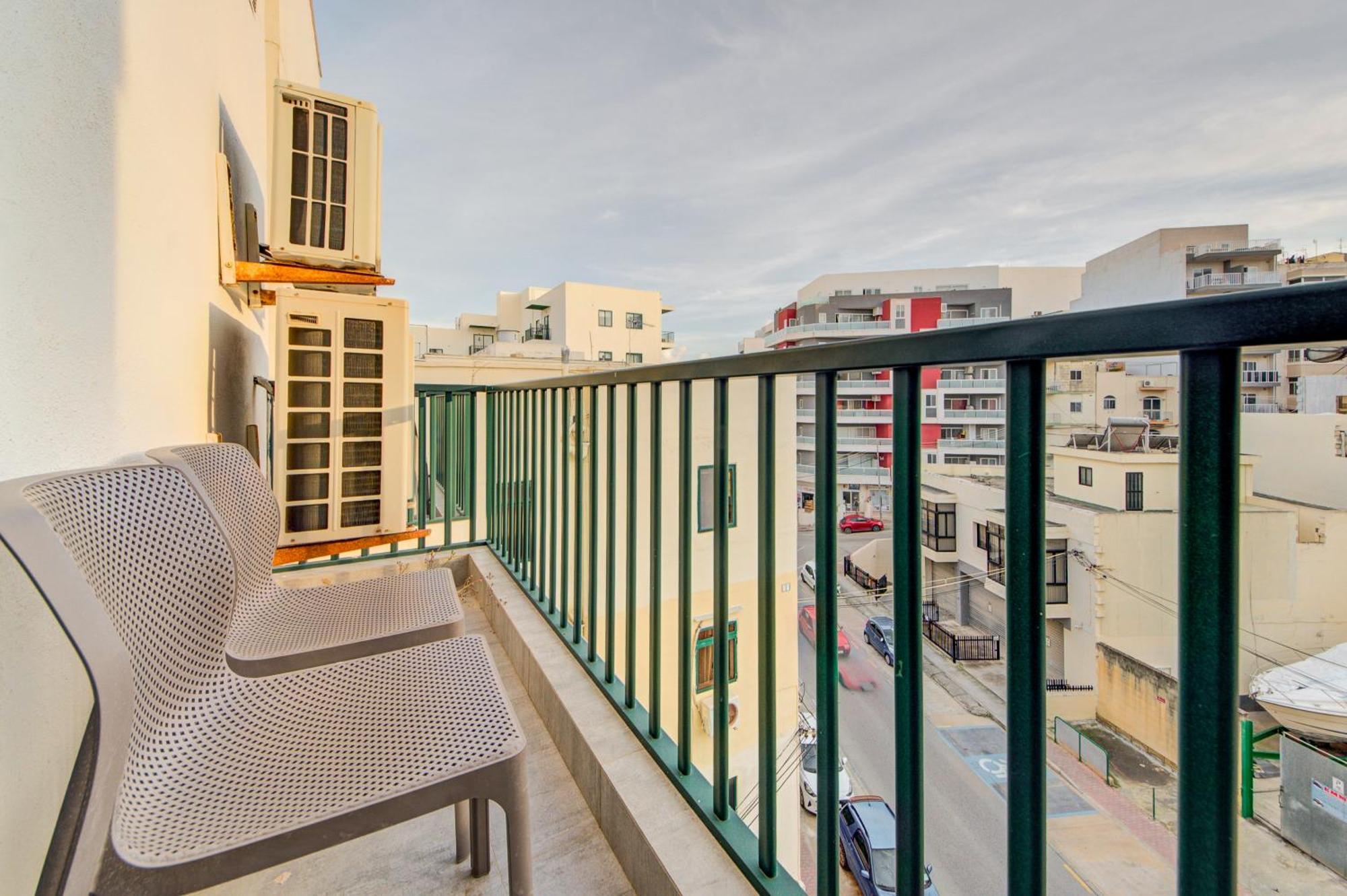 Top Floor Apt With Common Pool Close To All Amenities St. Paul's Bay Exterior photo