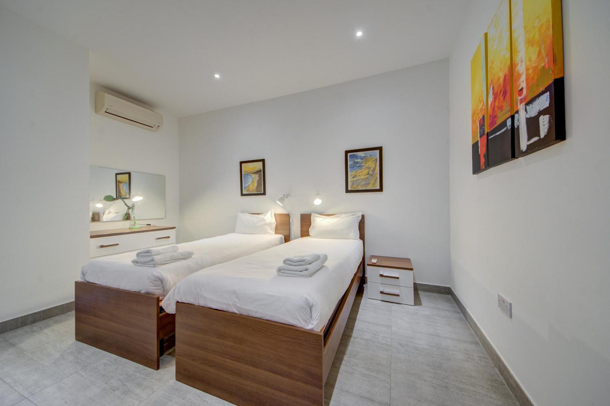 Top Floor Apt With Common Pool Close To All Amenities St. Paul's Bay Exterior photo