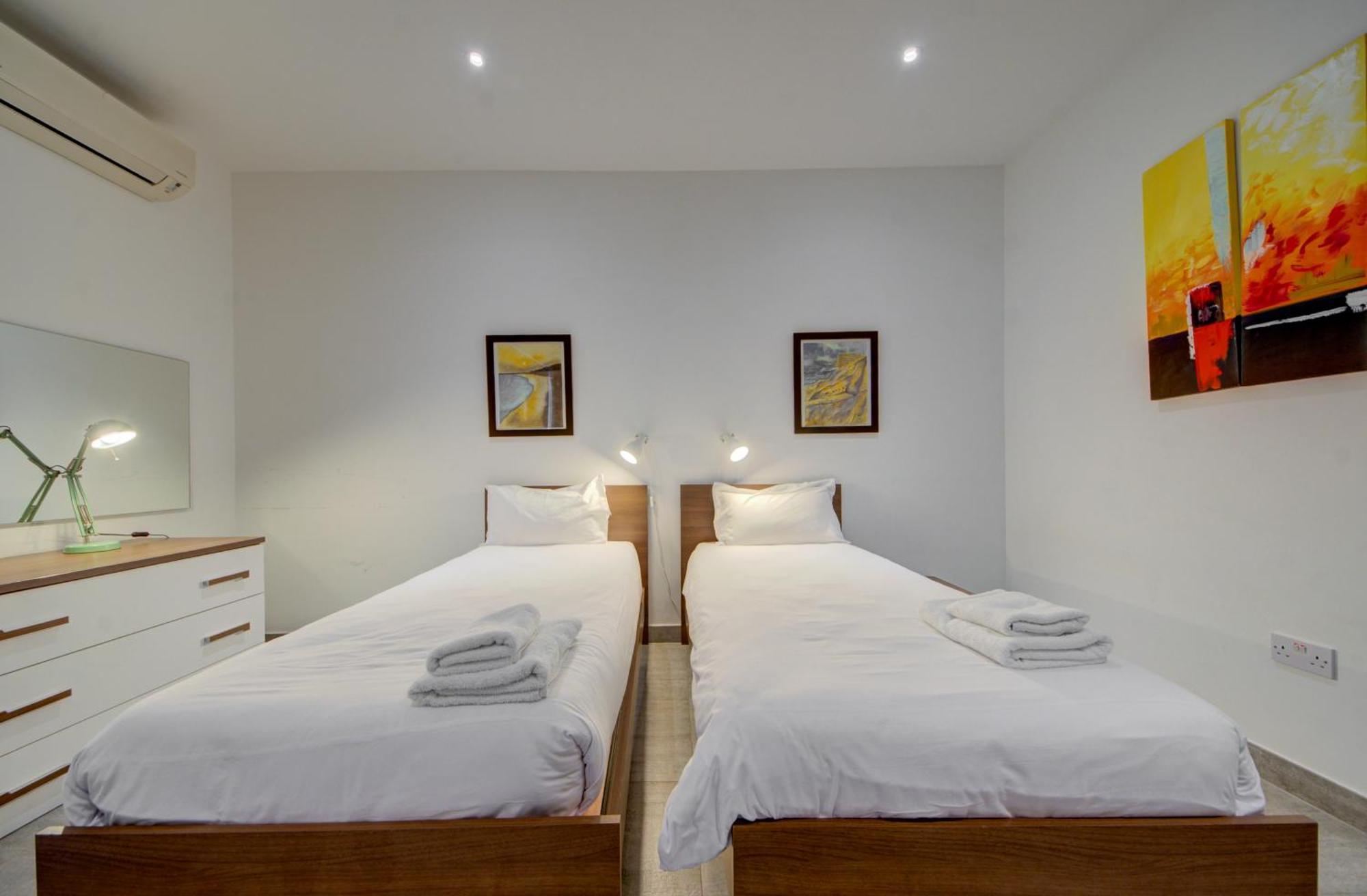 Top Floor Apt With Common Pool Close To All Amenities St. Paul's Bay Exterior photo