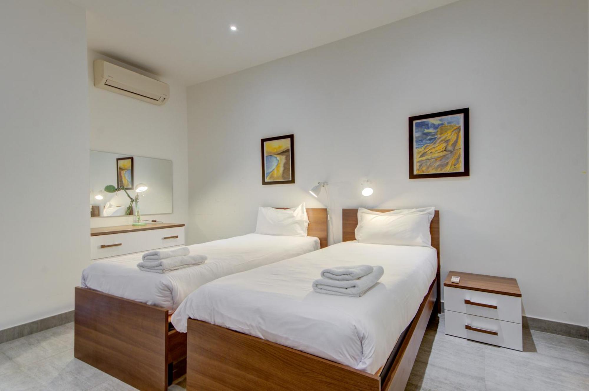 Top Floor Apt With Common Pool Close To All Amenities St. Paul's Bay Exterior photo